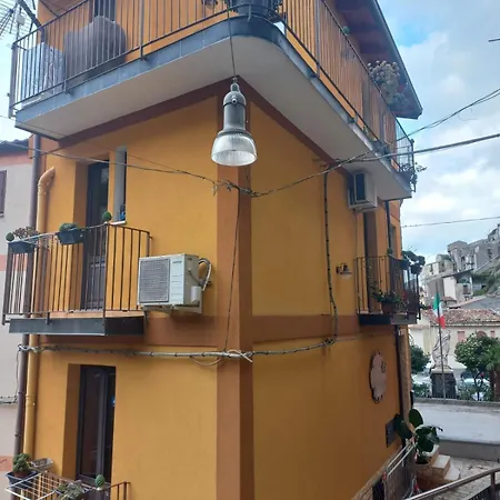 Antico Borgo - A Due Passi Dalle Gole Alcantara * Motta Camastra