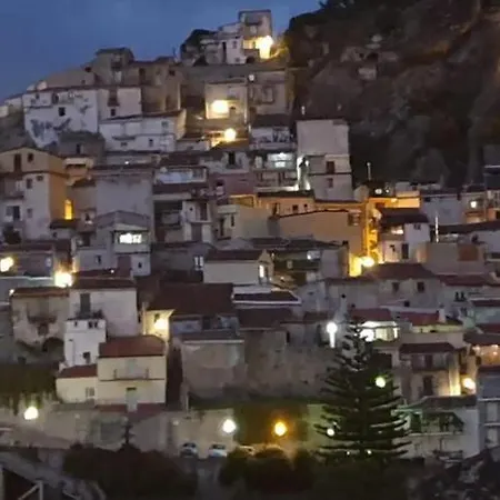 Апартаменты Antico Borgo - A Due Passi Dalle Gole Alcantara