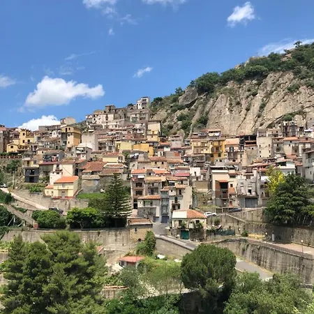 Antico Borgo - A Due Passi Dalle Gole Alcantara Lejlighed *