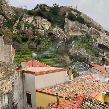 Antico Borgo - A Due Passi Dalle Gole Alcantara Lejlighed Motta Camastra