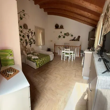 Апартаменты Antico Borgo - A Due Passi Dalle Gole Alcantara Мотта-Камастра